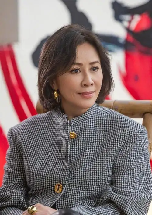 "不老女神"都是假的,58岁刘嘉玲素颜,撕开多少中老女星的假面