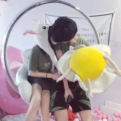 秀恩爱亲吻幸福一对情头头像,情侣头像图片-回车桌面