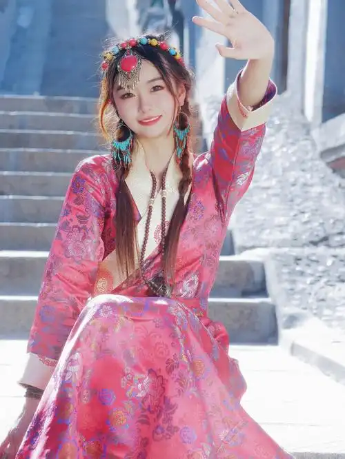 各位美女们来青海怎么能不去塔尔寺拍一组藏族写真呢#少女写真  #约拍