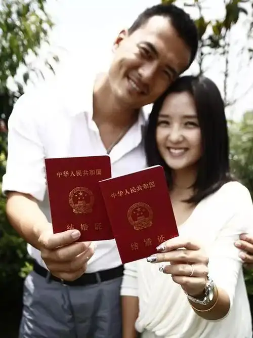 何洁没出轨蔡徐坤又被告了刘诗诗热度低古天乐代言微商