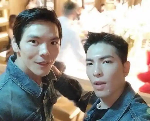 向太陈岚看到萧敬腾就非常疑惑:这也太像老公的儿子了吧_向华强_向佐