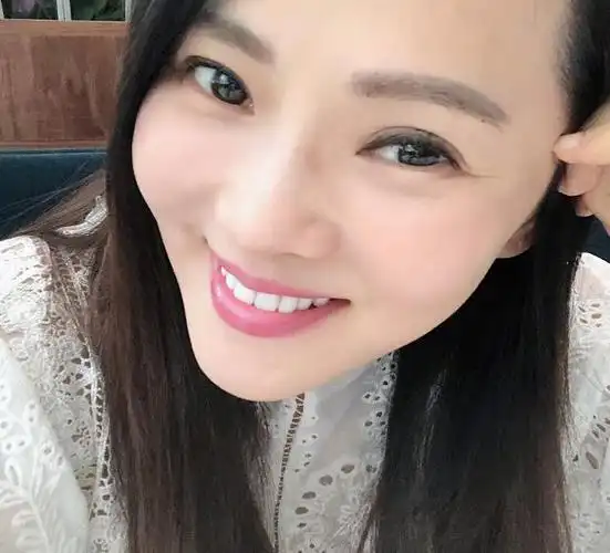 伊能静变身度娘后狂晒儿子和鱼尾纹笑称我真的不是万能的