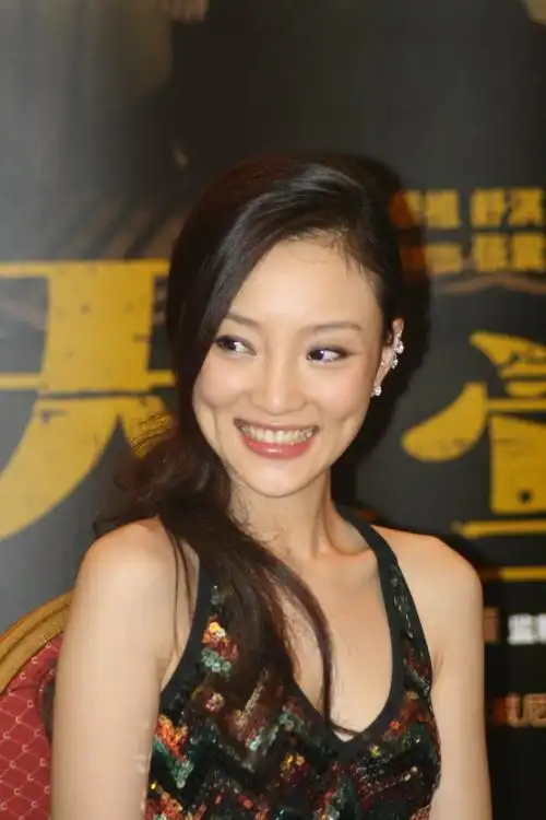 图文:《天堂口》主创聊天 李小璐笑得很开心