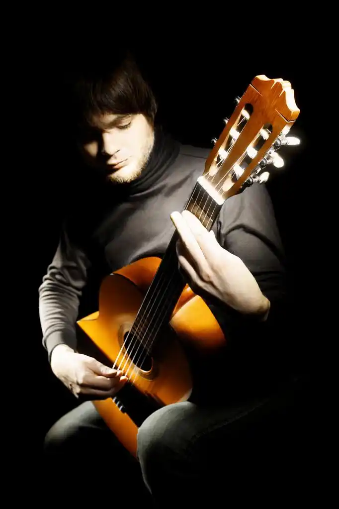 民谣吉他玩家吉他弹奏者