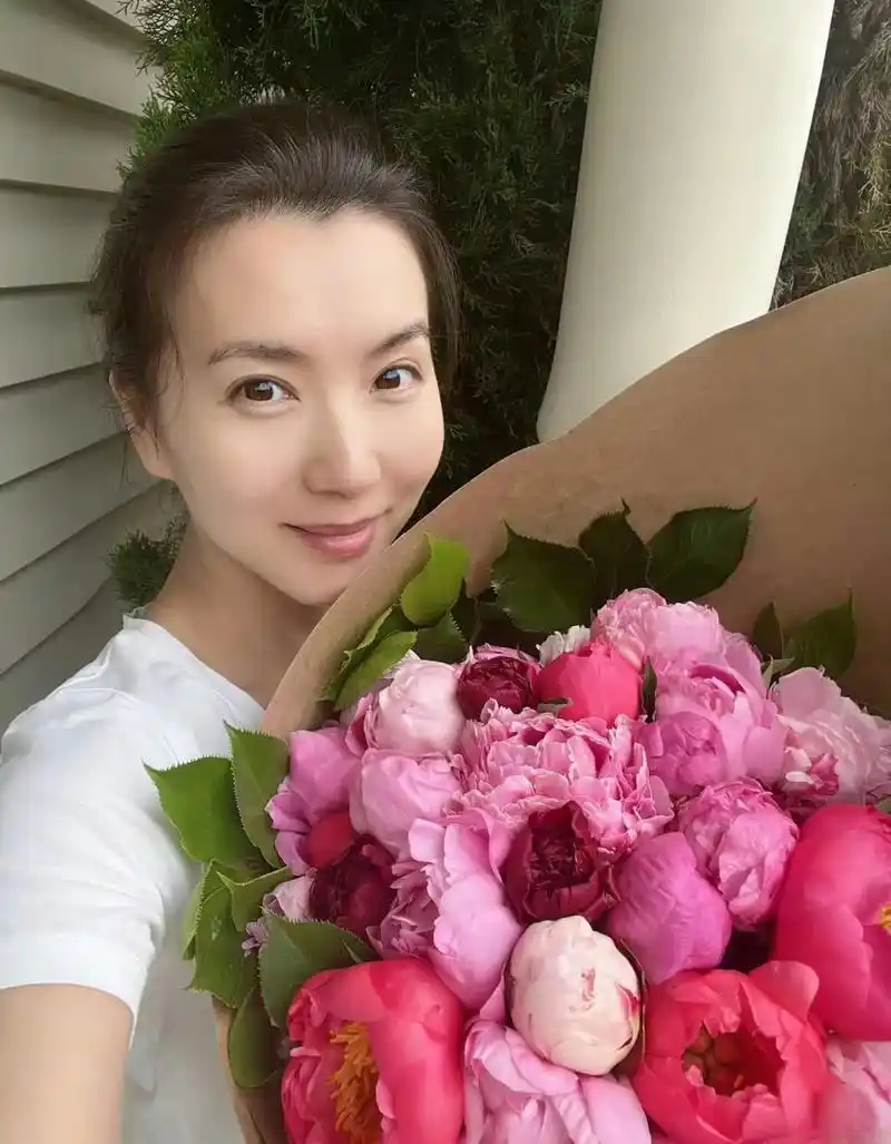 隐婚生子14年后,"万人迷"陈好近照流出,嫁百亿富豪,连生三子,改行当