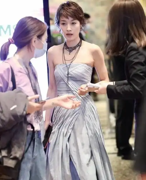 今日主角:马伊琍 年龄:44岁 身高:164cm 体重:45kg