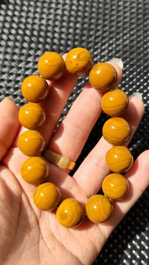 战国红玛瑙,黄为尊红为贵,鸡油黄金沙缠丝