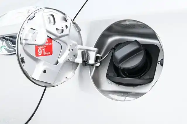 汽车油箱都有哪些冷知识?新手加油有什么需要注意的?