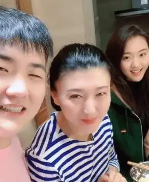 嫁给有2个小孩的二婚男,我是二婚带两个孩子.