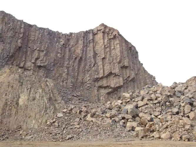 p>负地形(topography)是指新构造下沉地区或相对低于邻区的地形称负