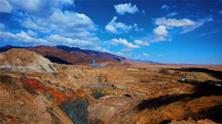 中国最深人造天坑金川露天镍矿坑