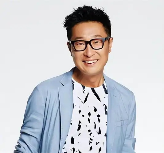 林永健:丑男娶"最美军花",曾因抠门遭遇婚姻危机,如今怎样了