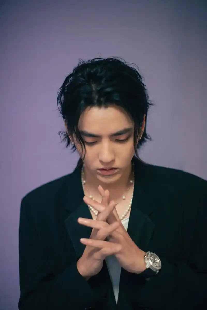 吴亦凡瘦了!活动近照显尖下巴重回颜值巅峰