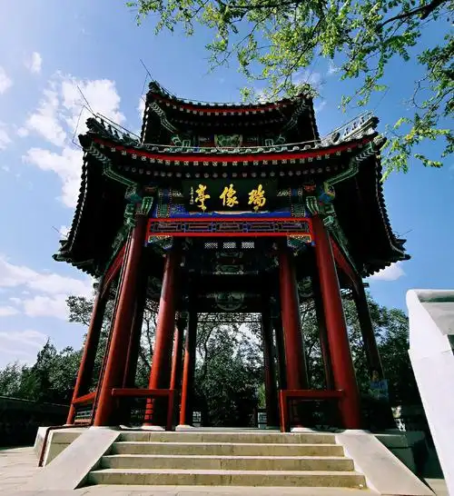 北京陶然亭公园位于北京市西城区,建于1952年.