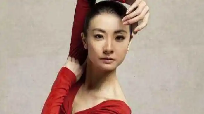 谭元元:连着休息两天是我的极限享受,24年了即便在旅行我也得练舞