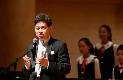 艺起看我们的歌杨鸿年与北京爱乐合唱团建团35周年音乐会