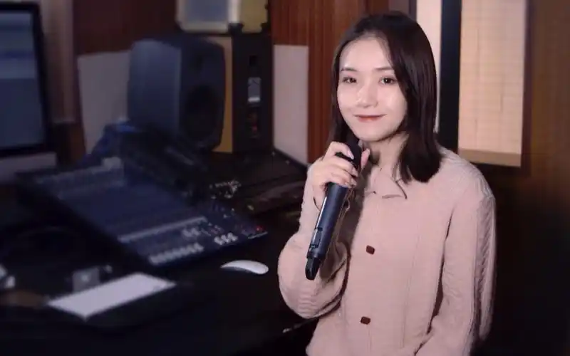 清纯素颜女孩演唱 方雅贤 遇见 诠释完美爱情