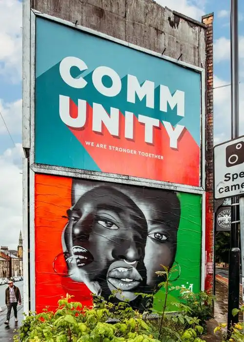 街头艺术占据了利兹150个地点的广告牌-行业资讯-中国设计之窗