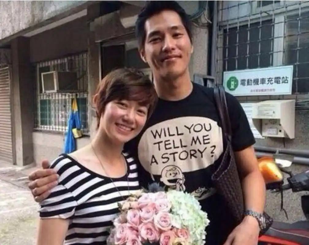 近日,知名演员蓝正龙和妻子周幼婷的离婚消息引发热议.