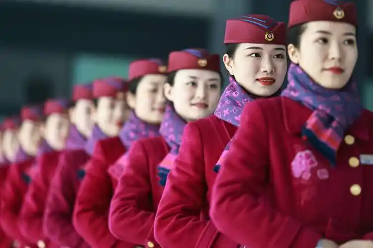 迎春运重庆高铁乘务员进行礼仪培训