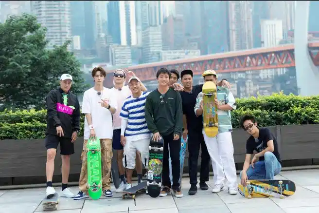 考古王一博#  指路腾讯视频《极限青春》,去看王板仔,人群中的大眯乔