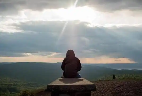 引言:在人生的旅途中,很多人都会遭遇逆境,负债累累,落魄到别人看不起