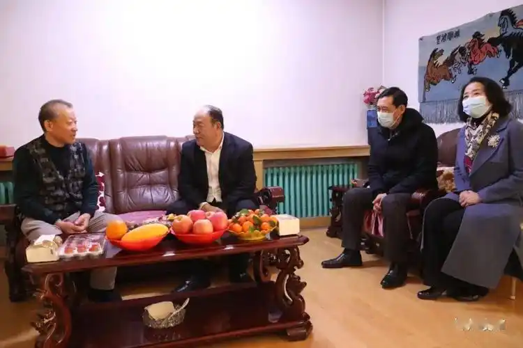 市领导王德佳,赵金波,张志宏,王秀锦看望了市老领导刘万良,褚光宇