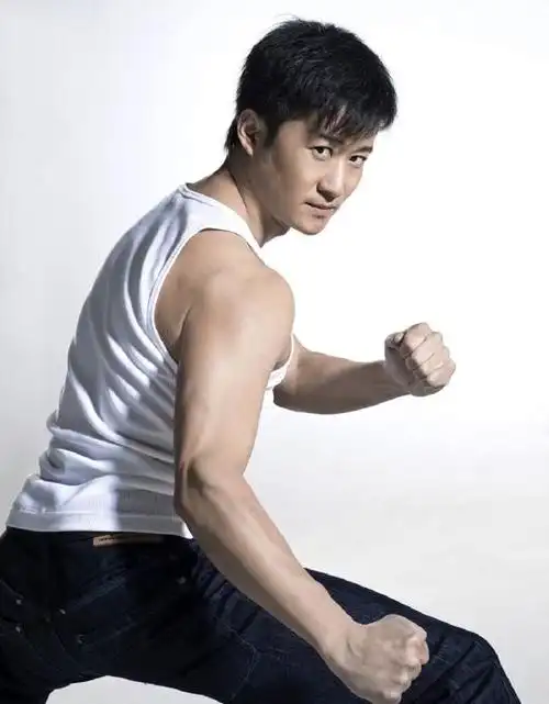 吴京手术前仍不忘调侃自己,网友:真不愧是硬汉!有战狼风范