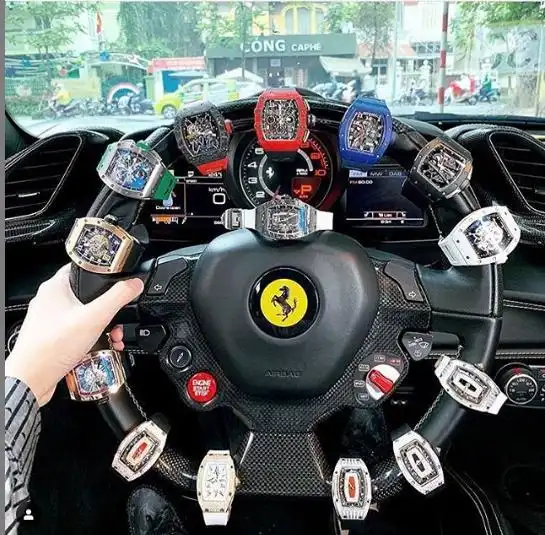 国外富二代圣诞集体炫富:私人飞机只是入门水平,奢侈品堆满全身