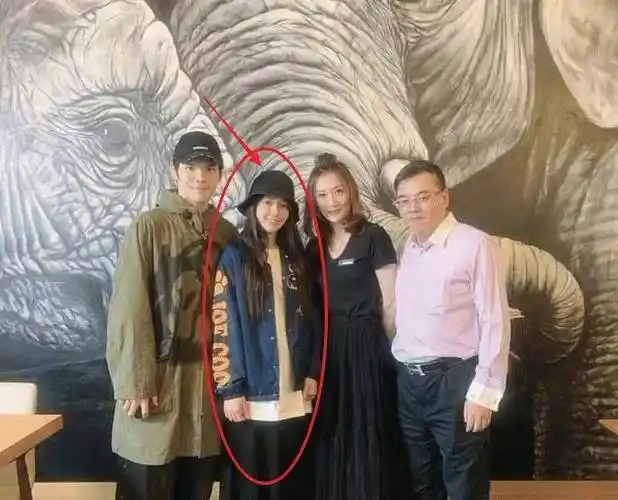 原创郭碧婷产女首露面向太采访发言引争议一胎刚满月又要生