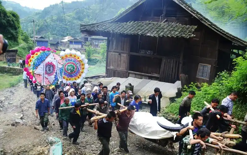 为什么在农村红事都不愿意去白事却都愿意去帮忙