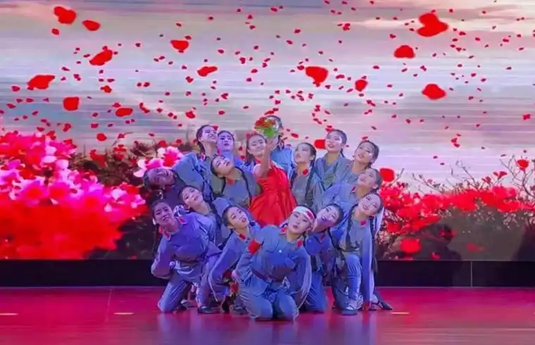 跳舞群舞《映山红》荣获一等奖