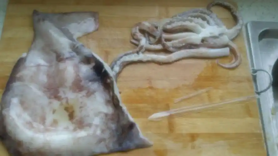 解剖鱿鱼的做法