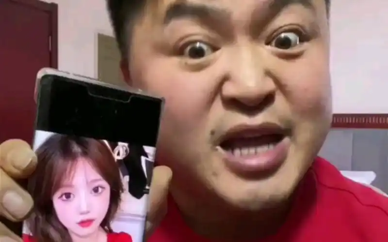 丽丽警告家人不准深深女家人