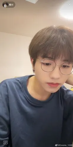 易川[超话]#易川嘎嘎也太可了吧那个也太. 来自evvona_1028 - 微博