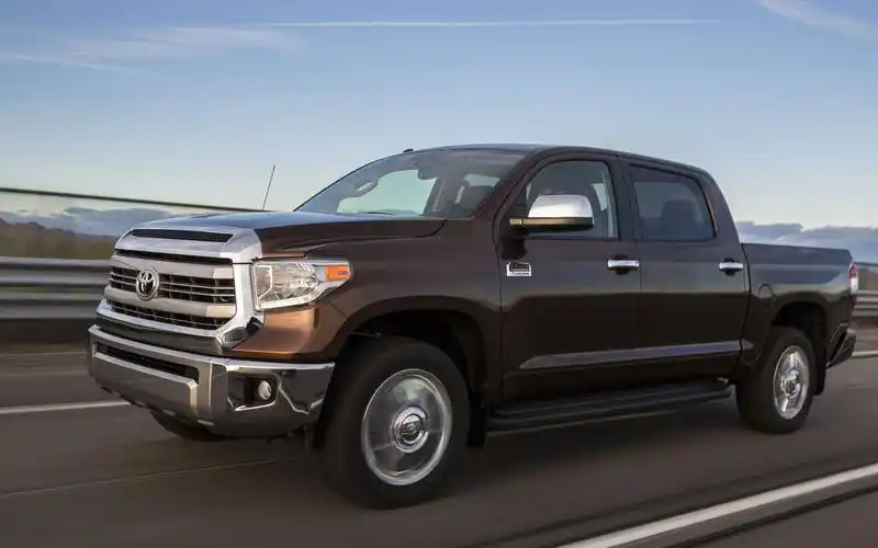 2014款丰田tundra皮卡桌面壁纸