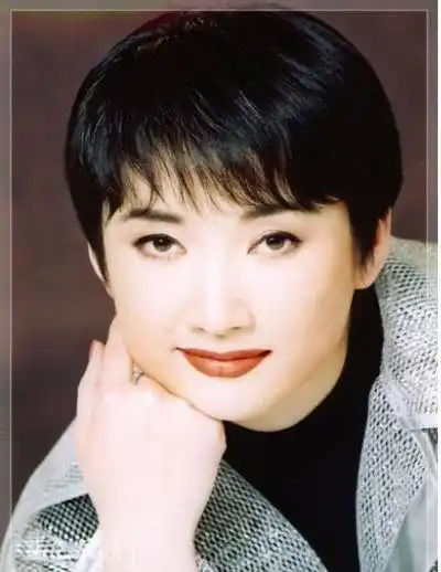 p>成方圆,1960年9月出生于北京市,毕业于 a target="_blank" href="