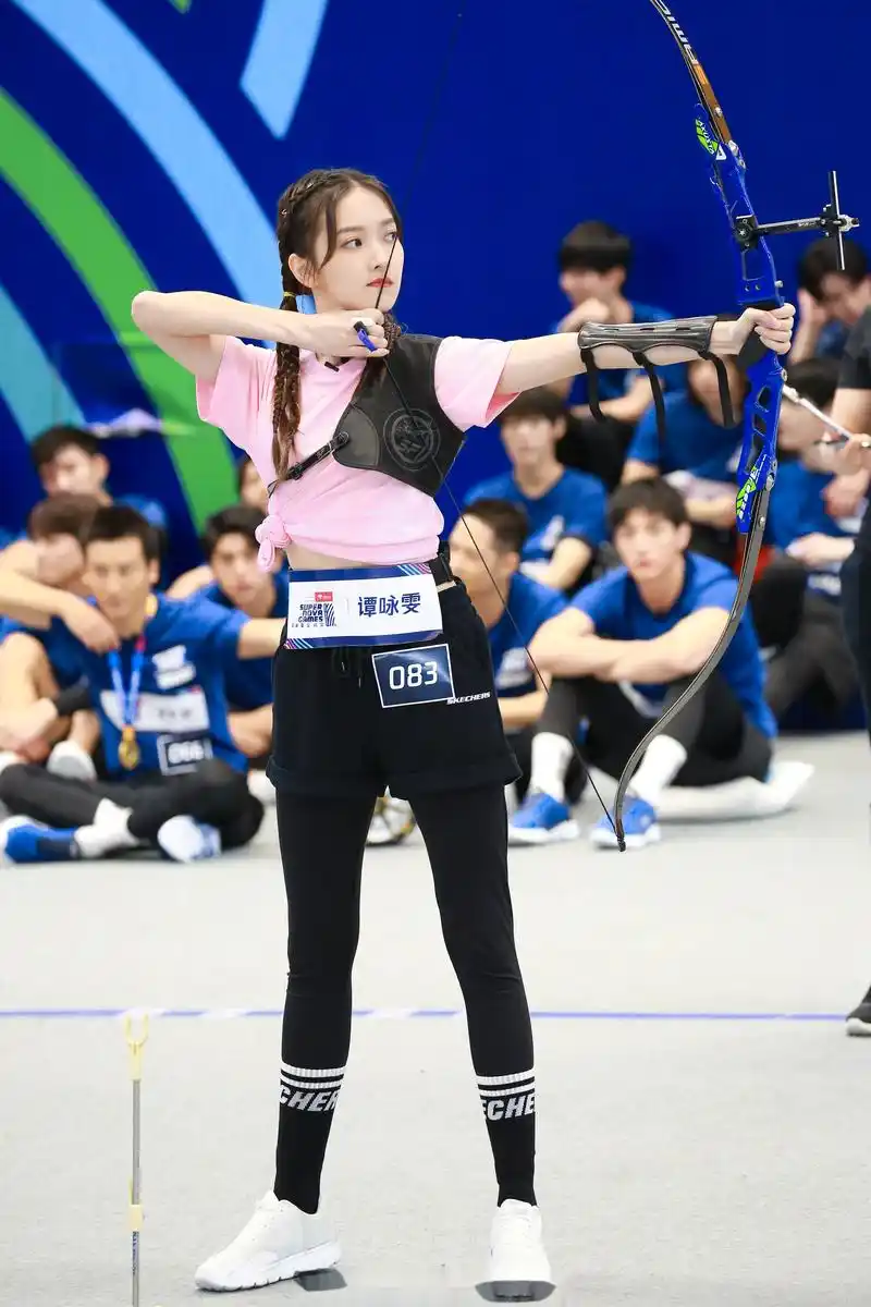 今晚八点《超新星全运会》,我将向女子射箭大小魔王高颖浠,杨超越发起