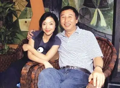 【图】冯小宁妻子笑谈冯小宁 婚姻得来不易