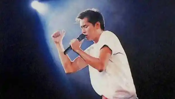 邂逅夏日旋律##音乐安利打卡赛#谭咏麟1986万众狂欢演唱会现场版