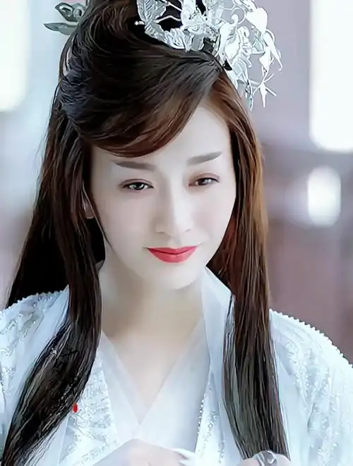 李小冉古装造型被吐槽像巫婆,9年前的民国剧,才是她的颜值巅峰