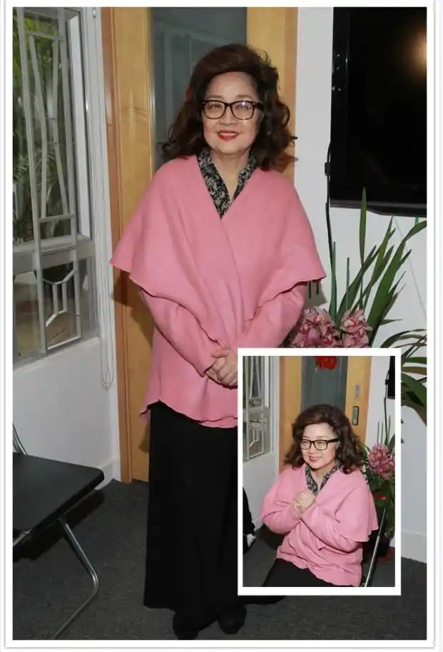 原创71岁的徐小凤虽然身材发福脸上皱纹明显可一身穿搭是真有范