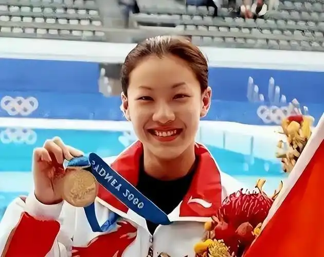 遭遇婚变?曝伏明霞离婚,富豪老公绯闻不断,本人6字进行回应