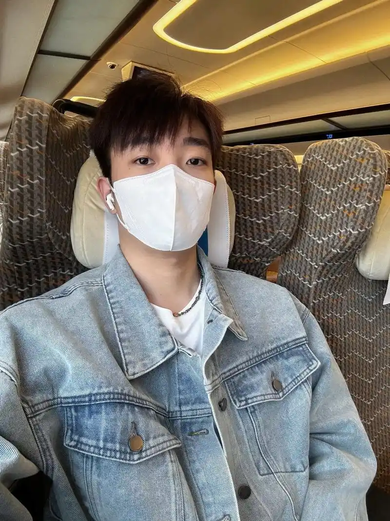 看看你们旅游拍的照片.#阳光男孩 #185 #体育生 - 抖音