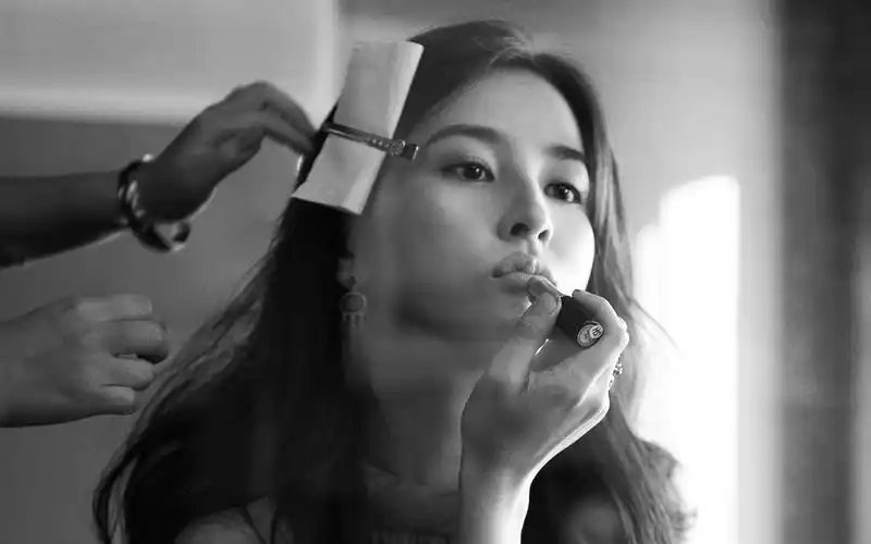 日韩明星韩惠珍迷人风采桌面壁纸