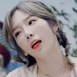 少女时代金泰妍头像女头抱图点赞喜欢收藏