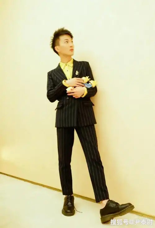 周深穿搭示范看完一定能找到搭配灵感好看又显高