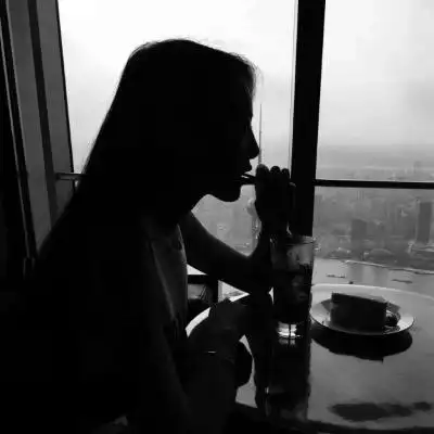 微信黑影头像女 神秘黑影人头像女图片 - 女生头像 - 潮人个性网