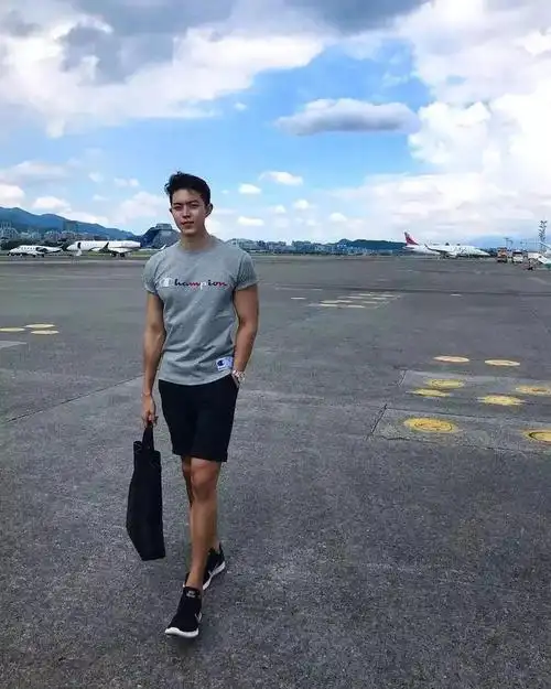 183cm肌肉男模泳装照引舔屏这身材爱了爱了