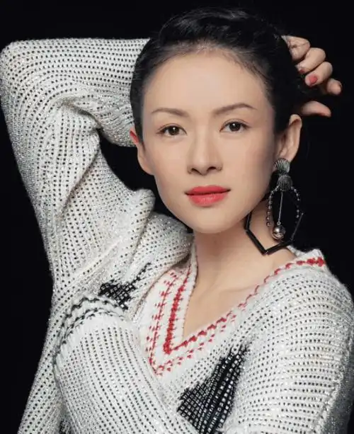 紫橙里季:挑战自己一周尝试持久妆容,学习章子怡的化妆技巧!